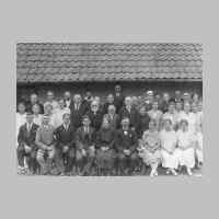 030-0075 Silberhochzeit des Ehepaares Hedwig und Otto Ruck im Jahre 1927. Aufgenommen vor dem Ruck'schen Haus in Gross Nuhr.jpg